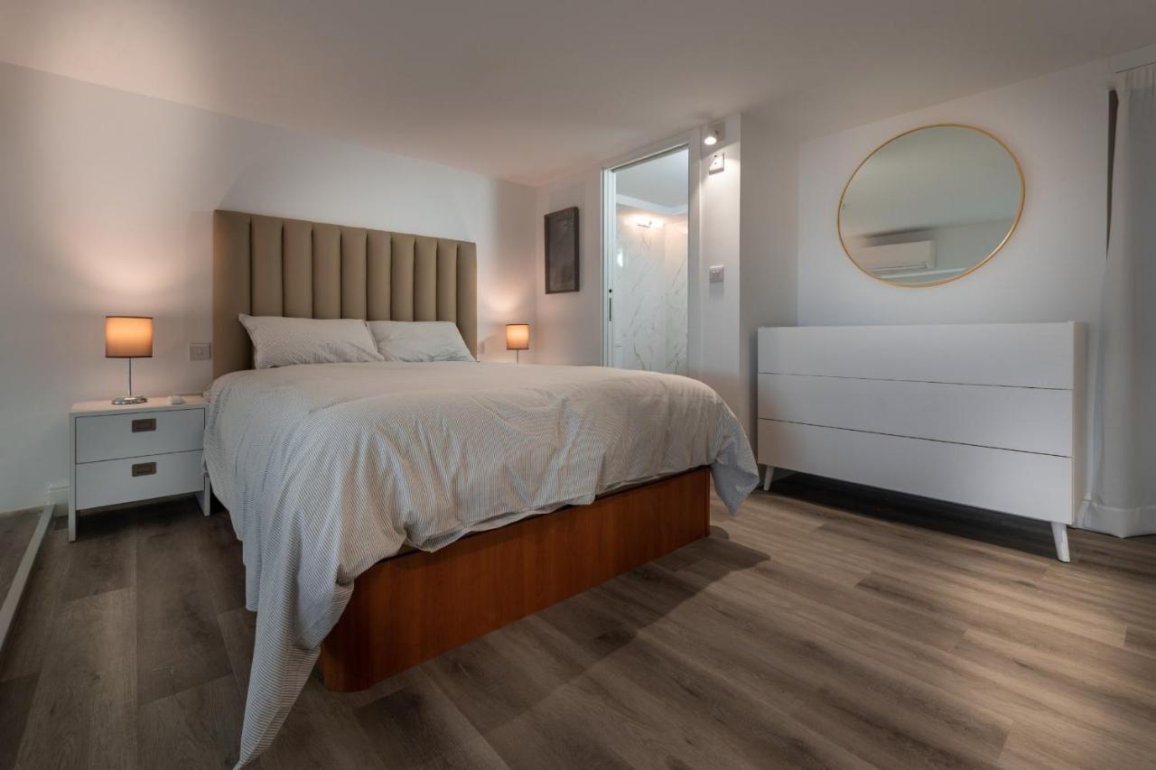 Beachfront Maisonette Gibilterra Esterno foto